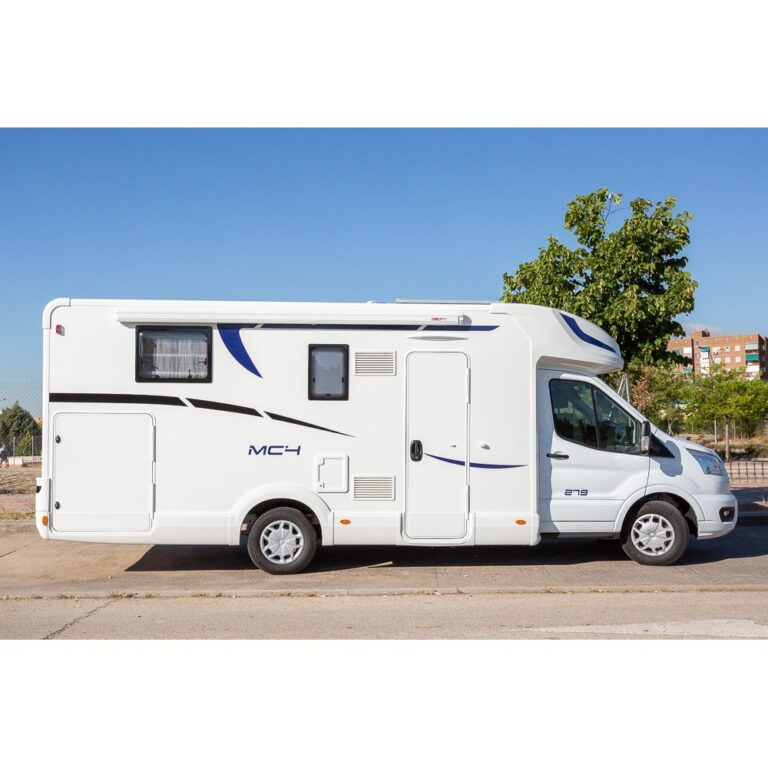 AUTOMATICA Alquiler Autocaravana de 45 plazas con cama isla